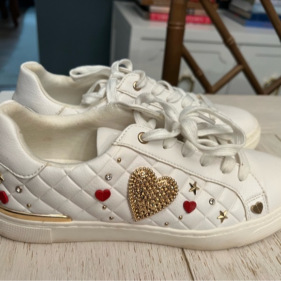 Aldo White Heart Sneaker Lightweight excellent condition size 9 - Picture 2 of 4